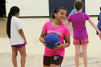 kids playing basketball in the lansing center