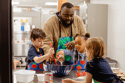 A Lower School parent makes a pie with students