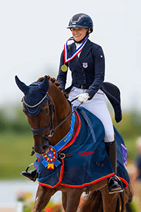 Ella Fruchterman '22 riding a horse